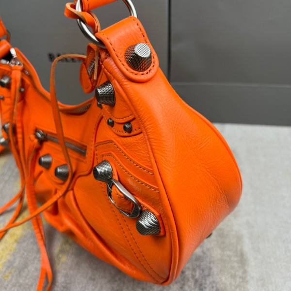 Ba*len*cia*ga women''s le cagole small shoulder bag