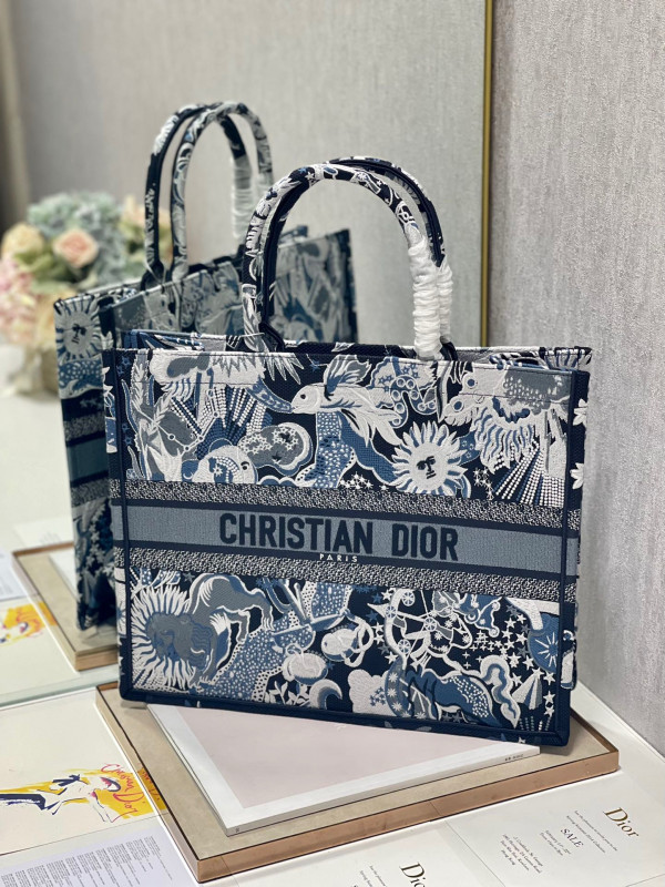 large D*or book tote