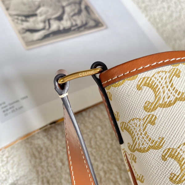 Ce**e medium bucket in triomphe canvas