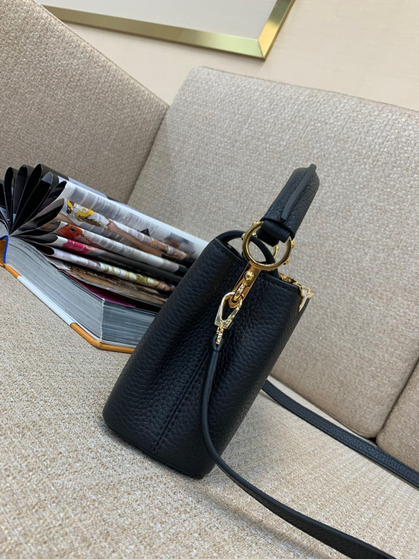 l**is V*t*n capucines mini