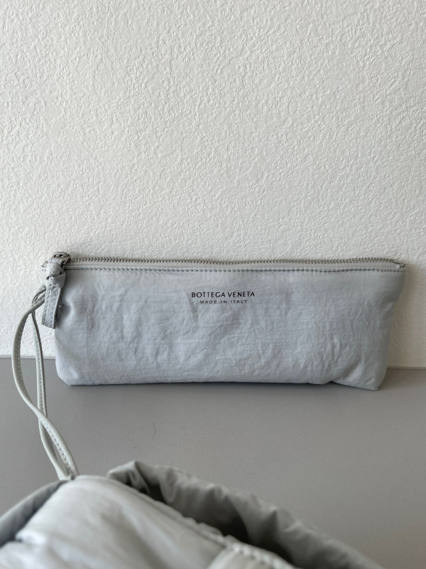 Bo*te*ga ve*ne*ta padded tech cassette