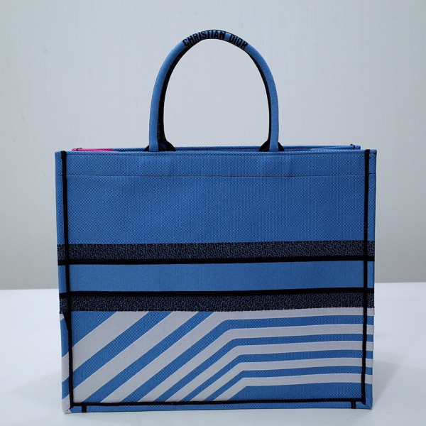 large D*or book tote