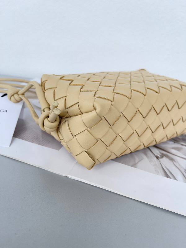 Bo*te*ga ve*ne*ta mini loop camera bag