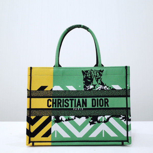 medium D*or book tote