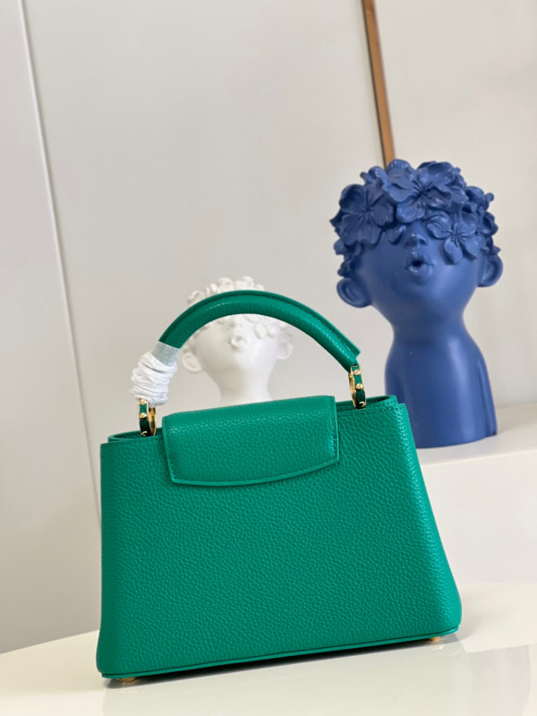 l**is V*t*n capucines bb