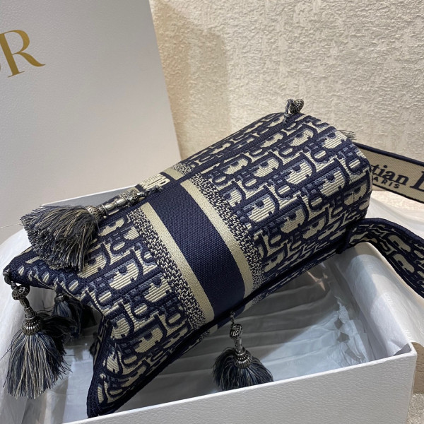 D*or d-bubble bucket bag