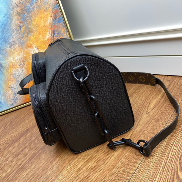 l**is V*t*n messeanger bag