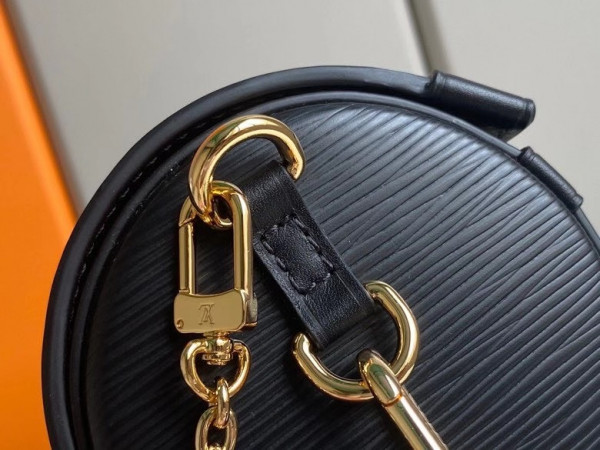 l**is V*t*n papillon trunk