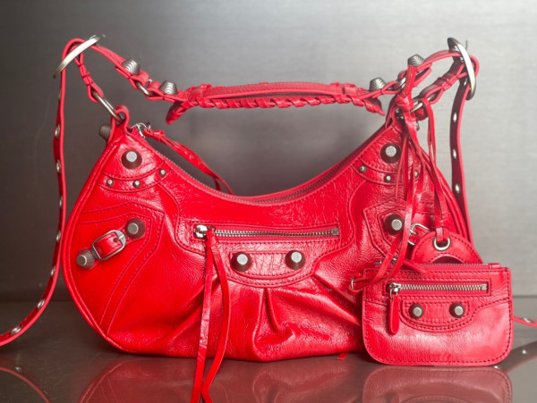 Ba*len*cia*ga women''s le cagole small shoulder bag