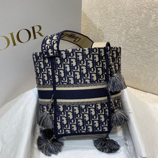 D*or d-bubble bucket bag