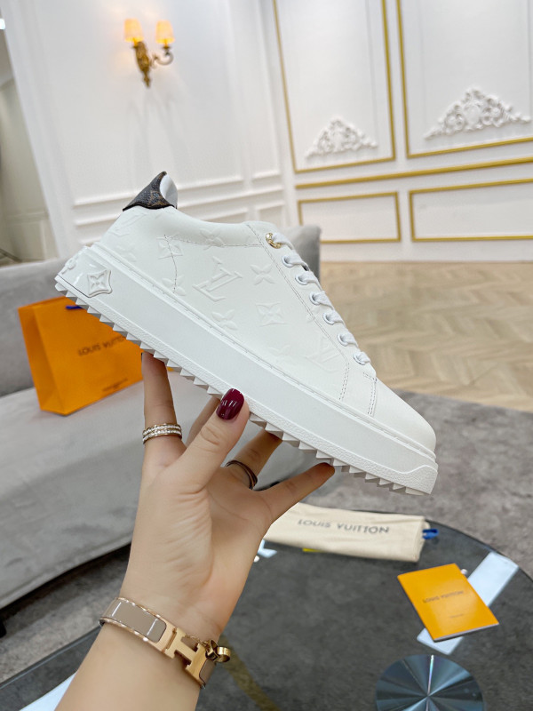 l**is V*t*n women"s time out sneaker