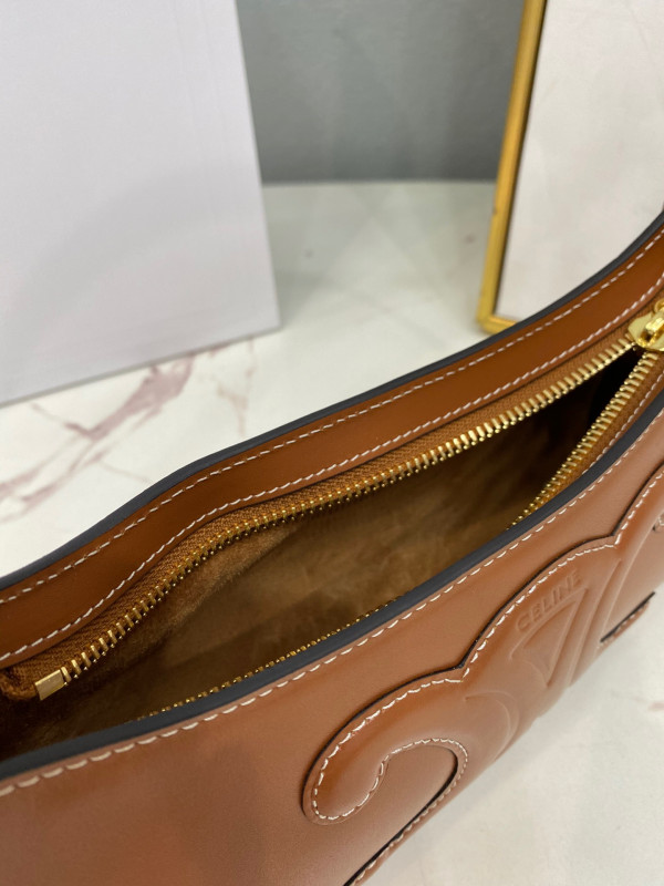 Ce**e shoulder bag cuir triomphe