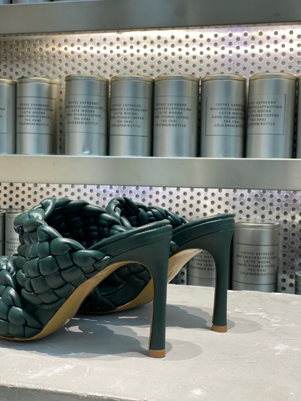 Bo*te*ga ve*ne*ta curve