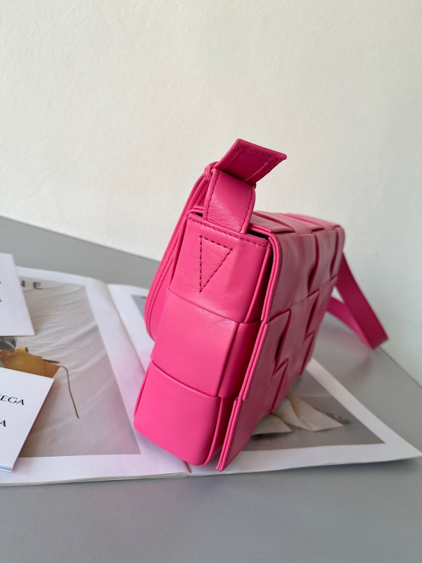 Bo*te*ga ve*ne*ta cassette