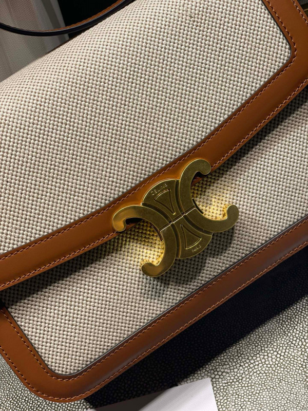 Ce**e classique triomphe bag