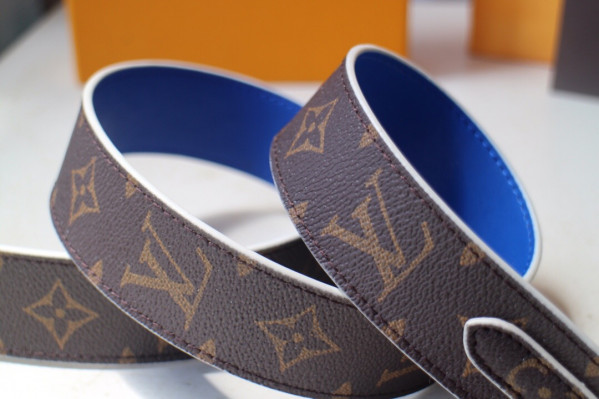 l**is V*t*n monogram strap