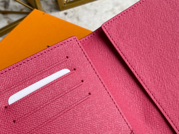 l**is V*t*n passport cover