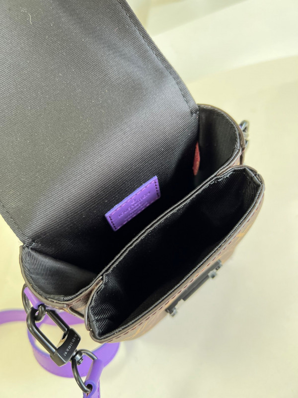 l**is V*t*n s-lock vertical wearable wallet