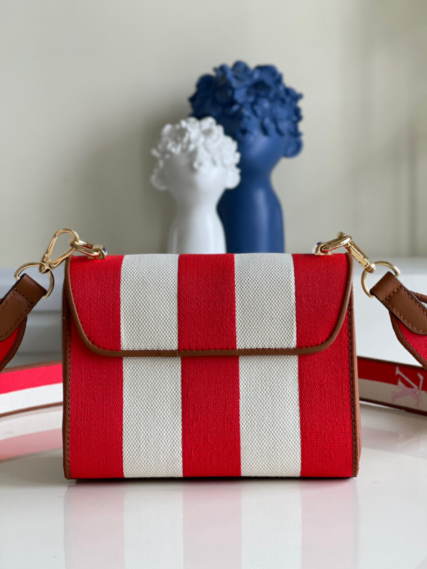 l**is V*t*n twist pm