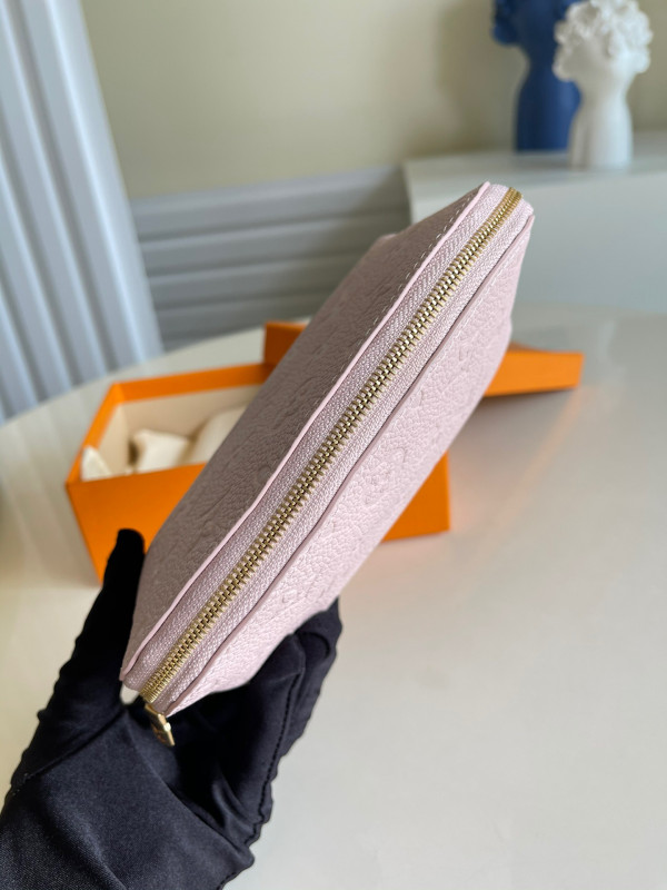 l**is V*t*n cosmetic pouch