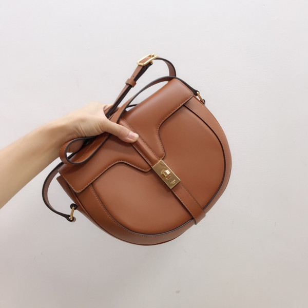 Ce**e besace 16 bag in satinated calfskin