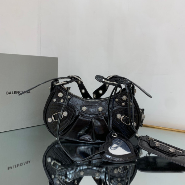 Ba*len*cia*ga women''s le cagole xs shoulder bag