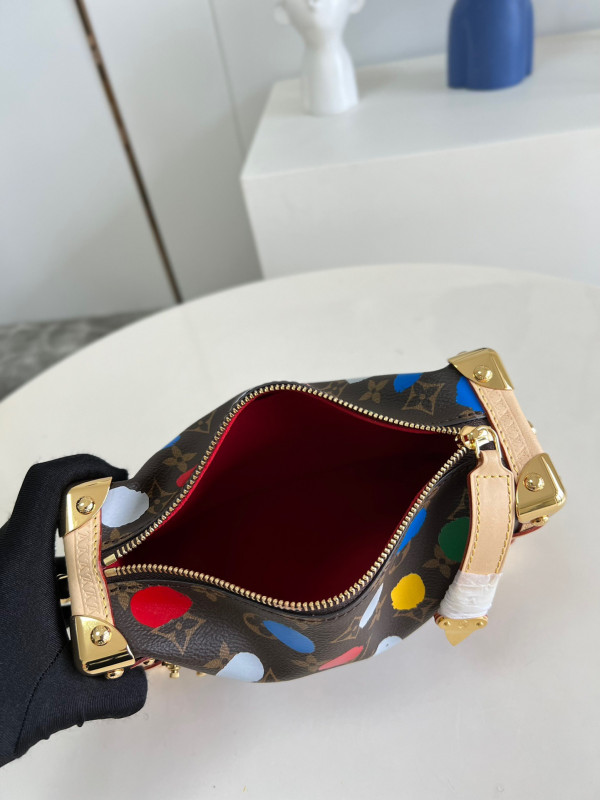 l**is V*t*n side trunk mm