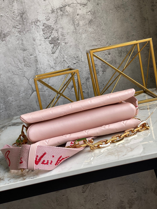 l**is V*t*n limited edition -coussin pm