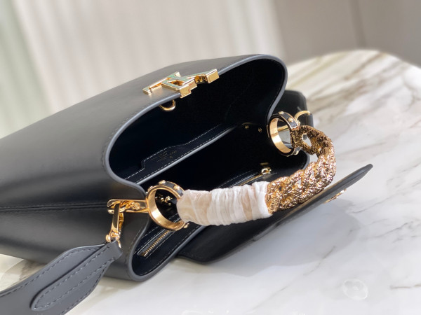 l**is V*t*n capucines bb