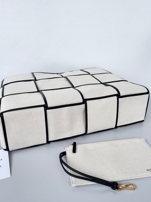 Bo*te*ga ve*ne*ta arco large tote