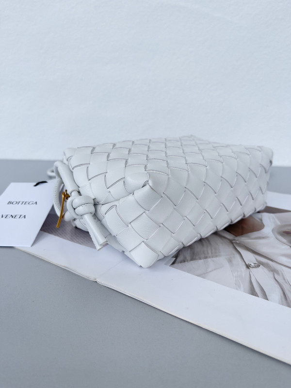 Bo*te*ga ve*ne*ta mini loop camera bag