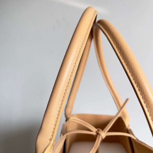 Bo*te*ga ve*ne*ta arco medium tote