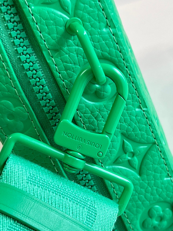 l**is V*t*n handle soft trunk