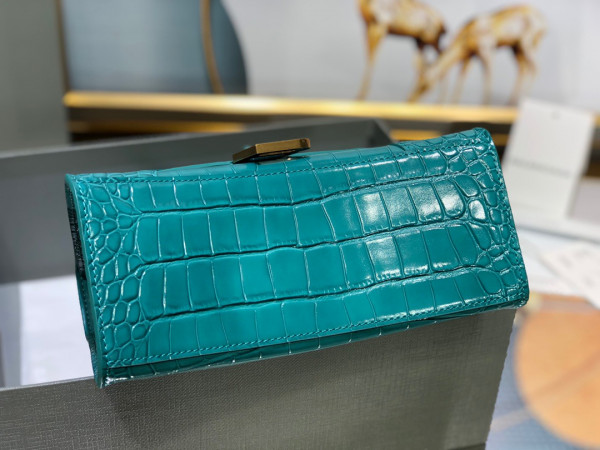 Ba*len*cia*ga hourglass