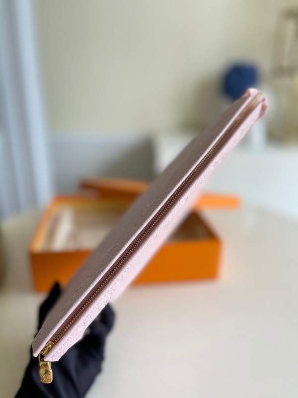 l**is V*t*n pochette voyage