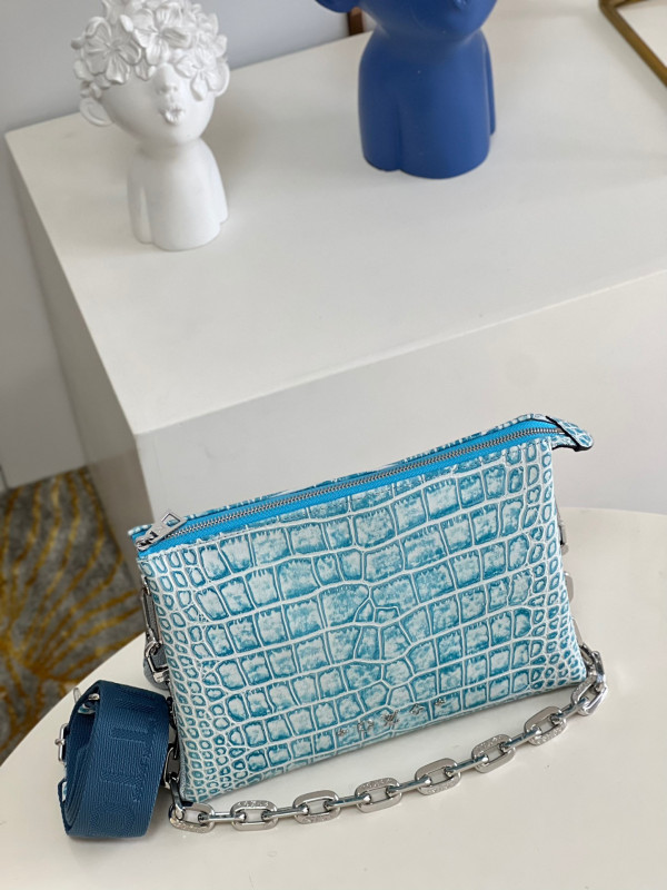 l**is V*t*n coussin pm