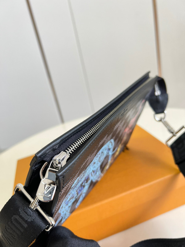 l**is V*t*n gaston wearable