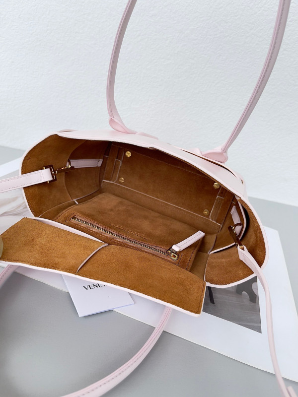 Bo*te*ga ve*ne*ta arco