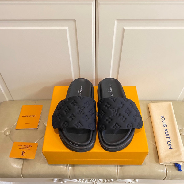 l**is V*t*n pool pillow comfort mule