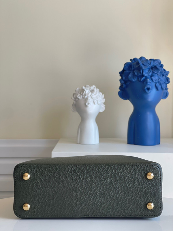 l**is V*t*n capucines bb