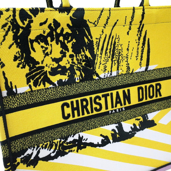 large D*or book tote