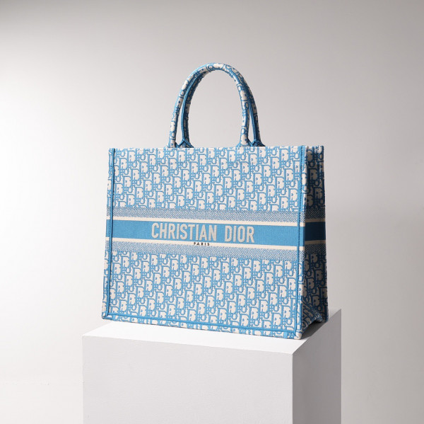 large D*or book tote