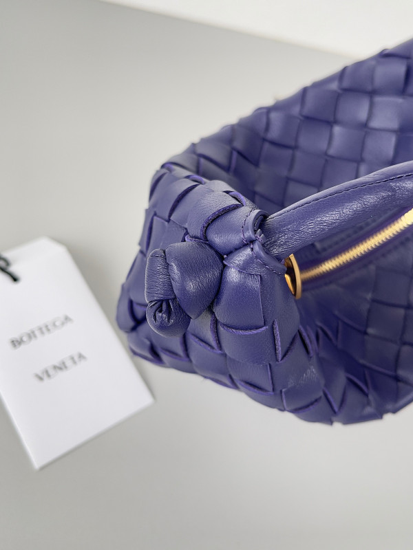 Bo*te*ga ve*ne*ta turn