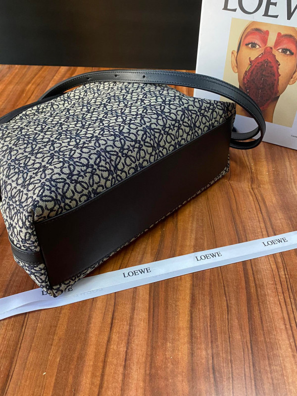LOEWE Flamenco clutch