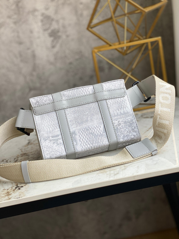 l**is V*t*n trunk slingbag