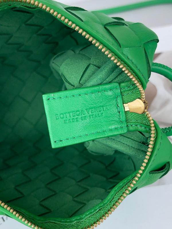 Bo*te*ga ve*ne*ta mini loop camera bag