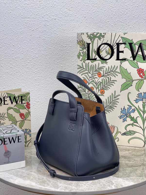 LOEWE Hammock Nugget bag