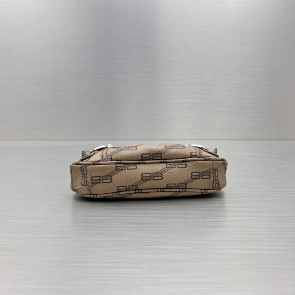 Ba*len*cia*ga women''s le cagole mini bag with chain