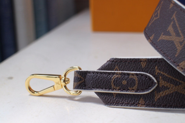 l**is V*t*n monogram strap