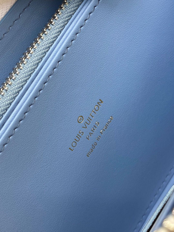 l**is V*t*n zippy wallet